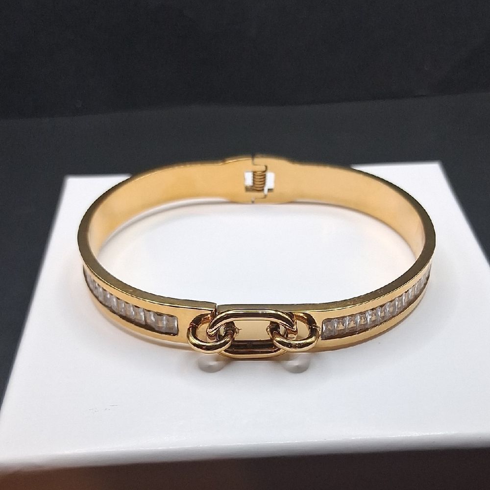 Beautiful Bangle Opens In The Front. Goldtone And Silver New In Box